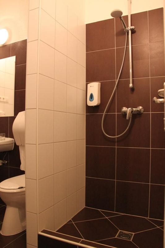 Teke Bowling Centrum Es Sport Panzio Szegedin Zimmer foto