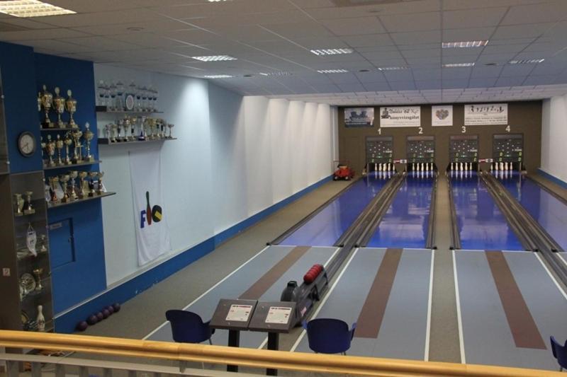 Teke Bowling Centrum Es Sport Panzio Szegedin Exterior foto